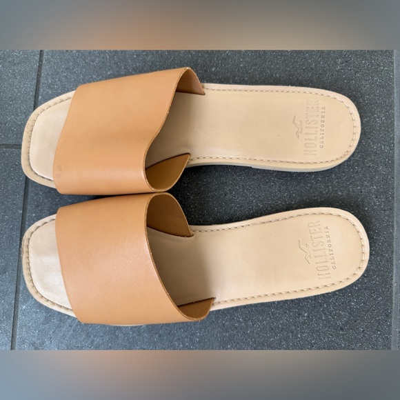 Hollister Nude Slides 8/9 - Picture 3 of 6